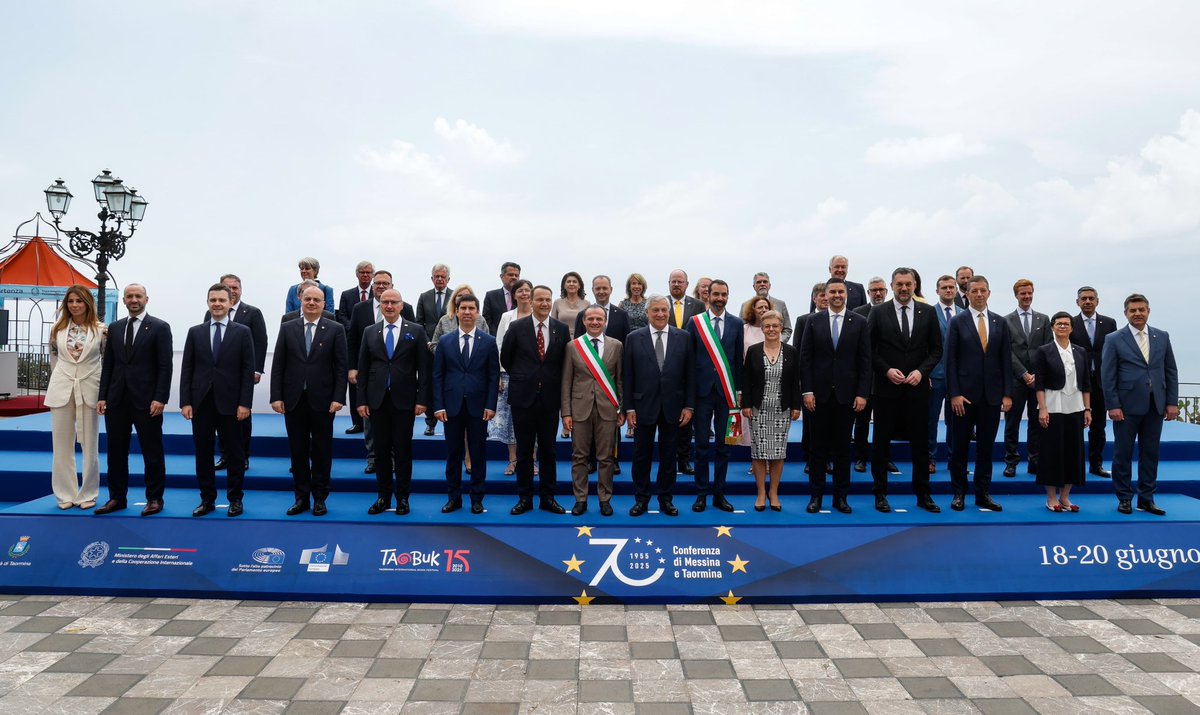 In occasione dei 70 anni della conferenza di #Messina e #Taormina ho riunito i Paesi europei e i Paesi candidati all’allargamento. 
Abbiamo adottato una dichiarazione politica che riflette la nostra visione di un’Europa che vogliamo riunificare allargando innanzitutto ai Balcani