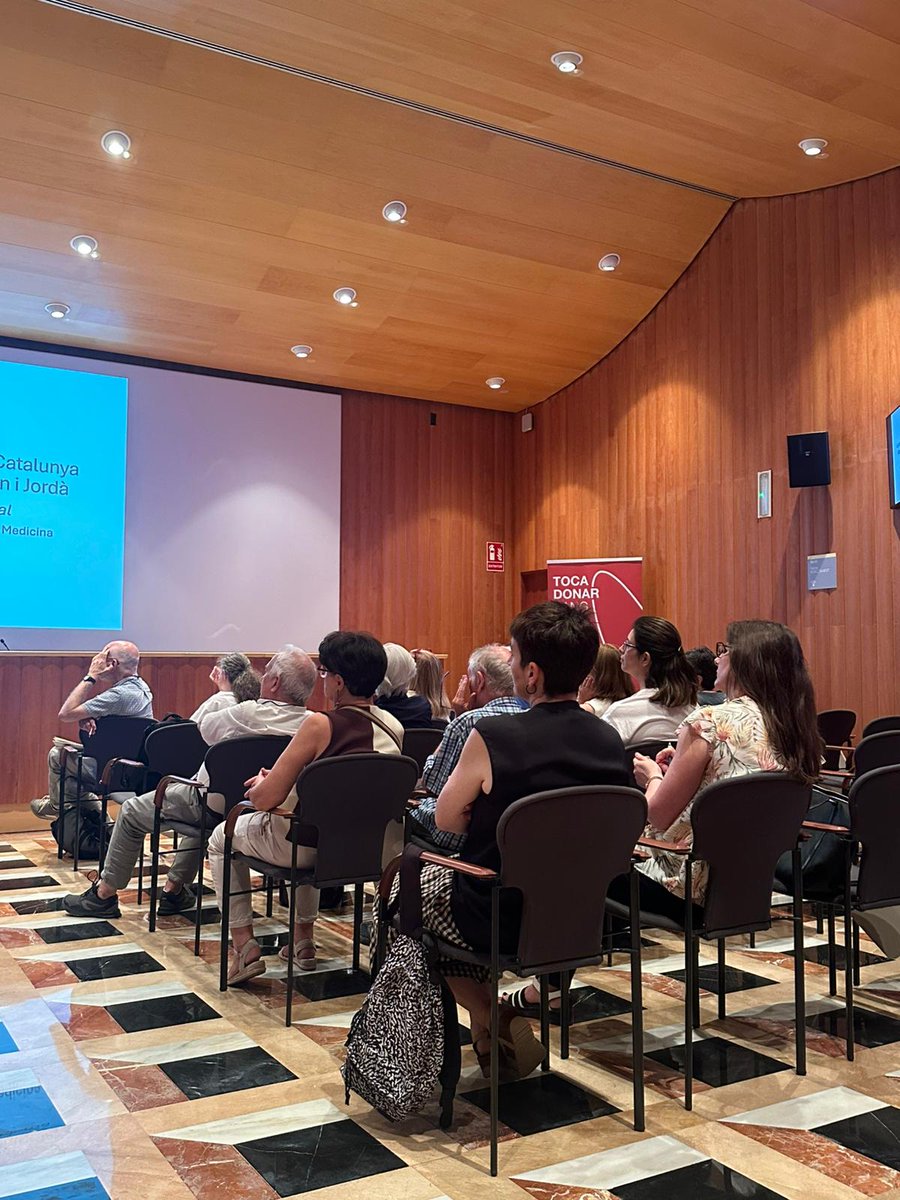 Fa gairebé 90 anys, Montjuïc va acollir el primer banc de sang modern del món.
El Dr. Frederic Duran i Jordà va revolucionar les transfusions durant la Guerra Civil amb el seu mètode pioner.📍Aquest 2025 celebrem l’#AnyDuranJordà! <a href="/territoricat/">Territori</a>

👉 Exposició in situ a l’<a href="/ICGCat/">ICGC. Generalitat</a>