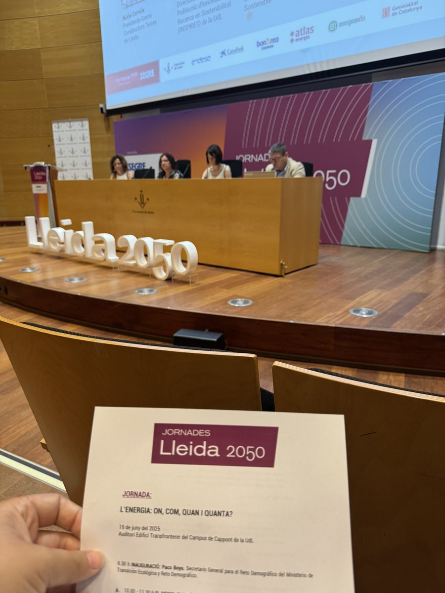Manel Solé (@manelsolea) on Twitter photo Cal fomentar l’aïllament tèrmic dels habitatges. Hem d’aconseguir que els seus elements en contacte amb l'exterior augmentin la seva resistència al pas de la calor i el fred, incorporant materials aïllants.
Jornada #lleida2050 dedicada a l’energia.
<a href="/Horitzons2050/">Fundació Privada Horitzons 2050</a>
<a href="/Junts_Impulsem/">Junts Impulsem Lleida</a> Cal fomentar l’aïllament tèrmic dels habitatges. Hem d’aconseguir que els seus elements en contacte amb l'exterior augmentin la seva resistència al pas de la calor i el fred, incorporant materials aïllants.
Jornada #lleida2050 dedicada a l’energia.
<a href="/Horitzons2050/">Fundació Privada Horitzons 2050</a>
<a href="/Junts_Impulsem/">Junts Impulsem Lleida</a>