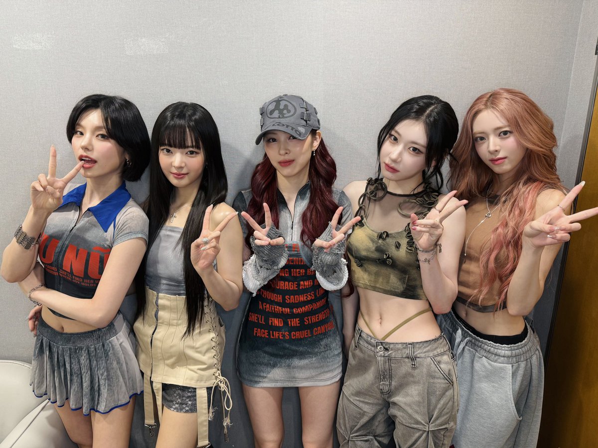 ITZY tweet media