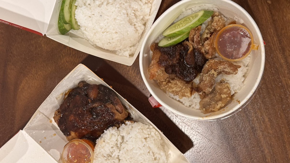 journeyofelinn's tweet photo. Ternyata marrangi itu ga harus jadi sate?!

ini ayam goreng kawin sama bumbu marranggi jadi enak banget!!!!

ayamnya gurih crispy bumbu gurih manis + Sambal OMGGGGGG ENAK POLLL!!

kalau belum tau mau makan apa wajib pesen ini ke @hangry_id 😍! https://t.co/vqn3b9IRwq