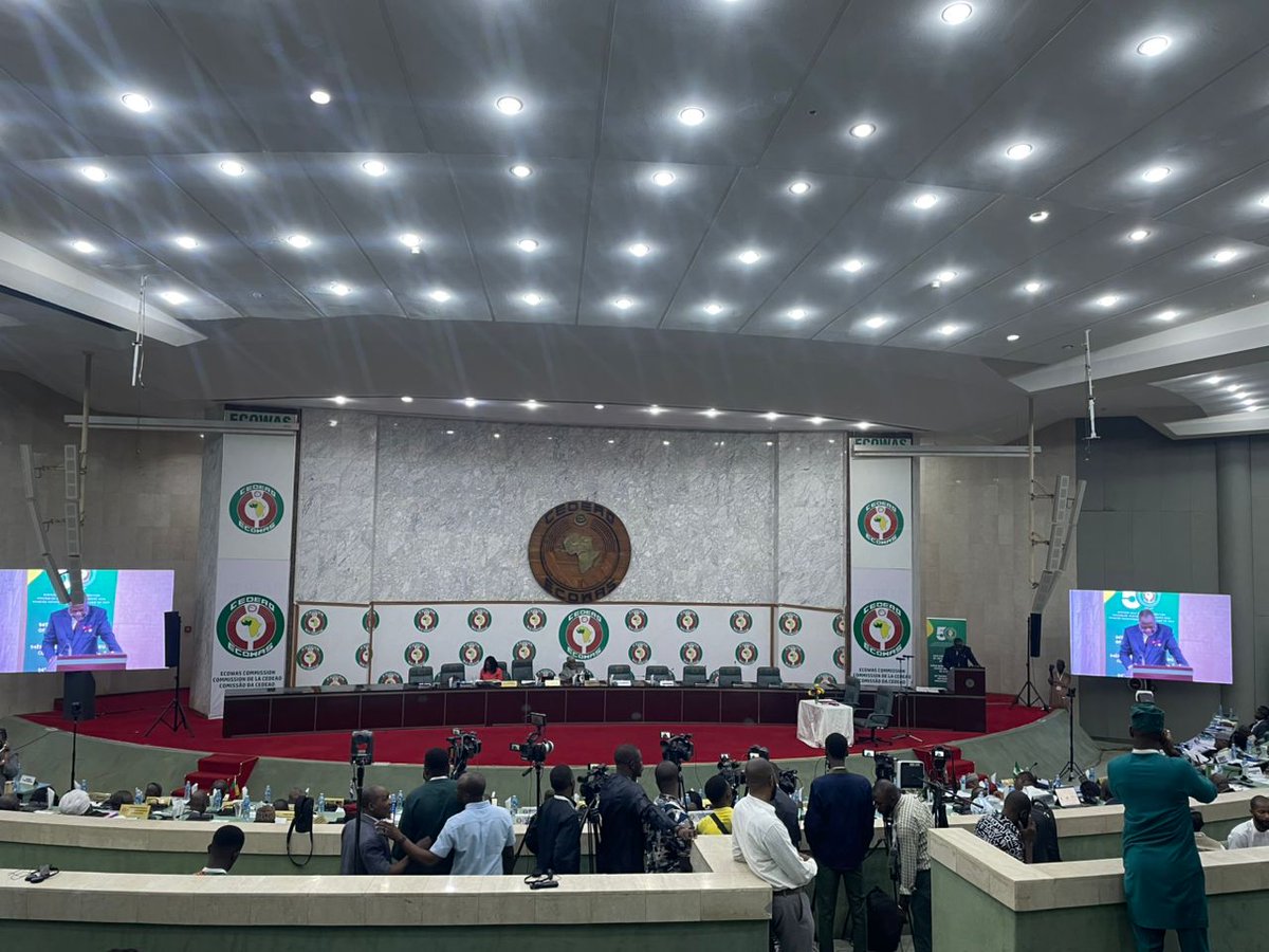 AdbntvX's tweet image. #HappeningNow: The 94th Ordinary Session of the ECOWAS Council of Ministers is underway.

West African ministers are meeting to address regional challenges and advance peace, development, and economic integration.

#ECOWAS #CouncilOfMinisters #WestAfrica #adbntv