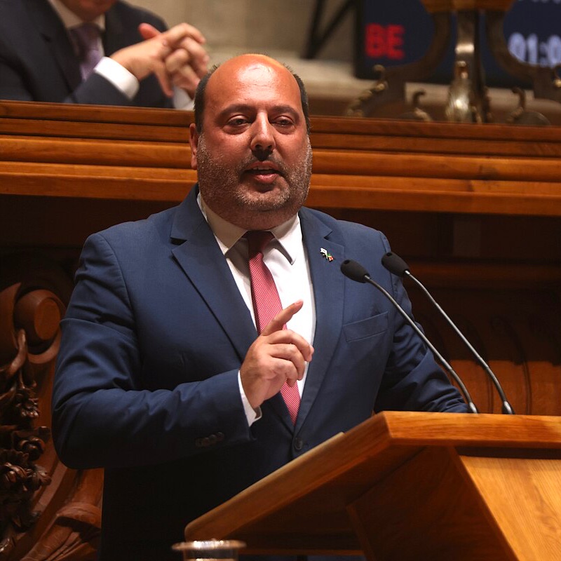 🚨 Pedro Pinto processa Joana Marques em 1 milhão de euros por esta lhe ter causado uma crise de acne e sebo na cara