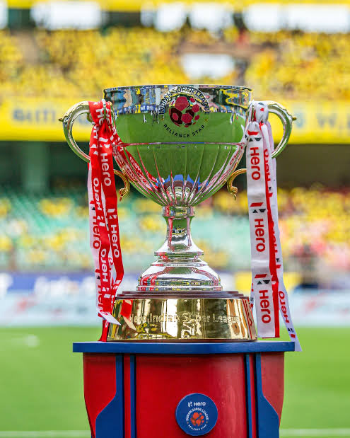 🚨🌕| “Senior FSDL officials have met club owners individually and have told them that the ISL won’t kick off, unless the future of MRA is clear.” Top-tier clubs are now going slow on operations and player signings. 

<a href="/MarcusMergulhao/">Marcus Mergulhao</a>