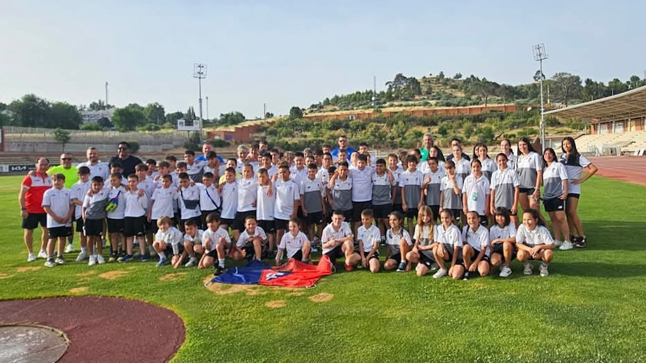 ☀⚽ ¡Nos vamos a la Gandía Summer Cup!

Nuestros equipos Benjamín, Alevín F7 A y B, Alevín Femenino, Infantil Femenino A e Infantil B parten hacia Gandía para disfrutar de un fin de semana lleno de fútbol

¡A disfrutar!❤💙

#VamosAranjuez #OrgulloRibereño