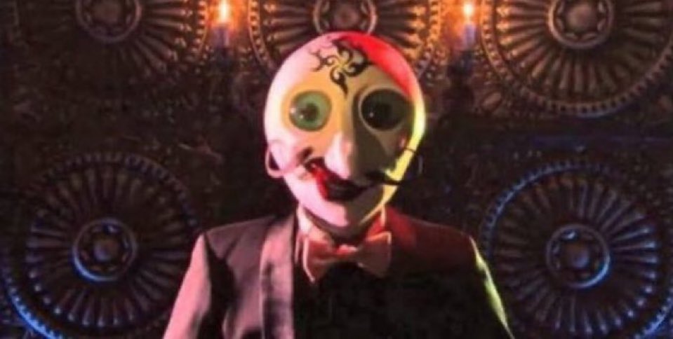 今から皆さんには

炎 天 下 の 車 内 で あ っ ち っ ち に な っ た ア ル ミ シ フ ト を し っ か り 握 っ て も ら い ま す