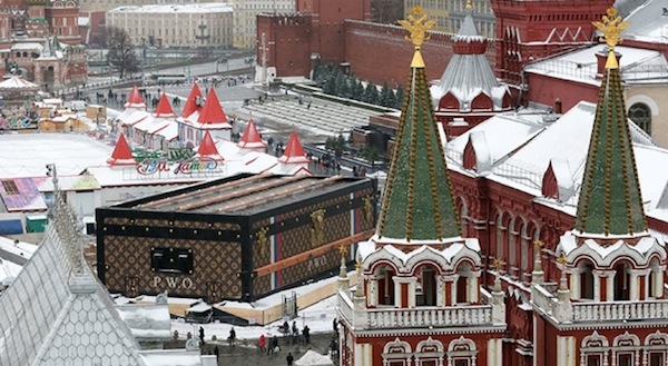 Fanny Ardant attaquée par Le Monde parce qu'elle joue une pièce de théâtre à Moscou. 

L'autrice, Ariane Chemin, avait écrit il y a quelques mois une "enquête" fascinée sur les chateaux des ancêtres ukrainiens de Gabriel Attal.

Pourquoi Le Monde n'écrit pas sur la persistance