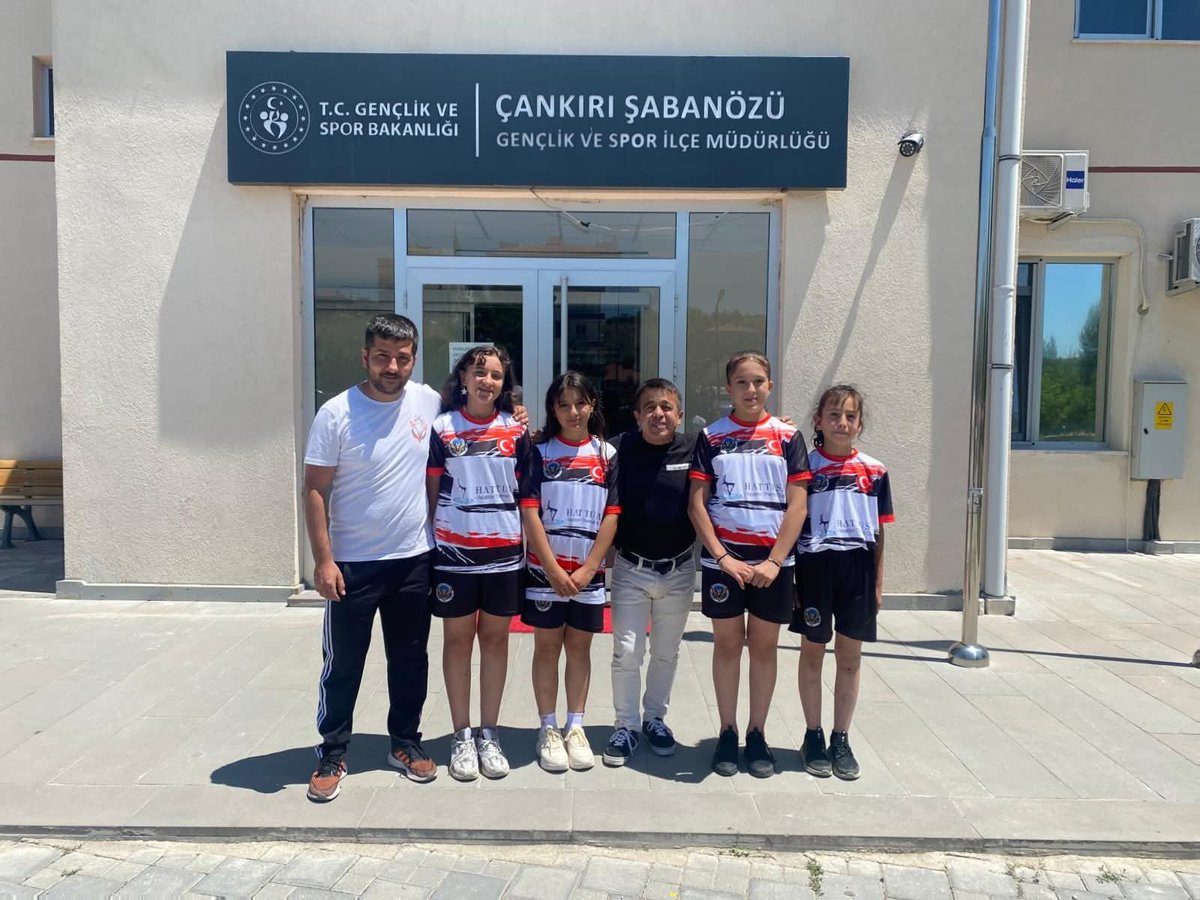 🏆 Sporun Efsanesi Şabanözü’nde! 🏋️‍♂️
3 Olimpiyat, 5 Dünya, 10 Avrupa şampiyonluğu ve 20'den fazla dünya rekoruna sahip, halter tarihine adını altın harflerle yazdıran Halil Mutlu, Şabanözü ilçemizde genç sporcularımızla buluştu.
<a href="/OA_BAK/">Dr. Osman Aşkın Bak</a> <a href="/gencliksporbak/">Gençlik ve Spor Bakanlığı 🇹🇷</a>