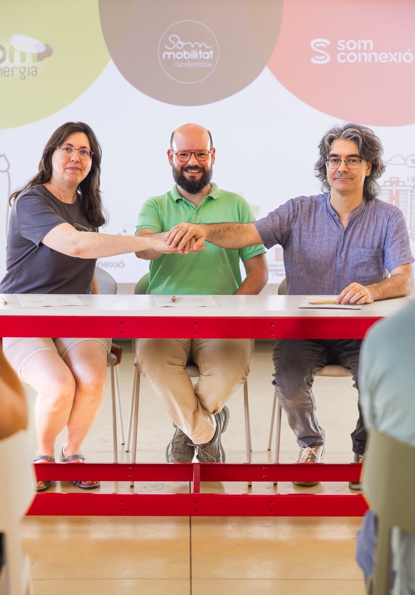 Som Energia (@somenergia) on Twitter photo 🆕 Novetats de la #comunitatSom!
#SomEnergia, <a href="/SomConnexio/">Som Connexió</a> i <a href="/SomMobilitat/">Som Mobilitat</a> signem l’acord que formalitza la nostra intercooperació.
💡📱🚗 Oferim solucions sostenibles a entitats i empreses amb valors!
🔗 Més info: somenergia.link/Intercooperacio
#TripleSolució 🆕 Novetats de la #comunitatSom!
#SomEnergia, <a href="/SomConnexio/">Som Connexió</a> i <a href="/SomMobilitat/">Som Mobilitat</a> signem l’acord que formalitza la nostra intercooperació.
💡📱🚗 Oferim solucions sostenibles a entitats i empreses amb valors!
🔗 Més info: somenergia.link/Intercooperacio
#TripleSolució