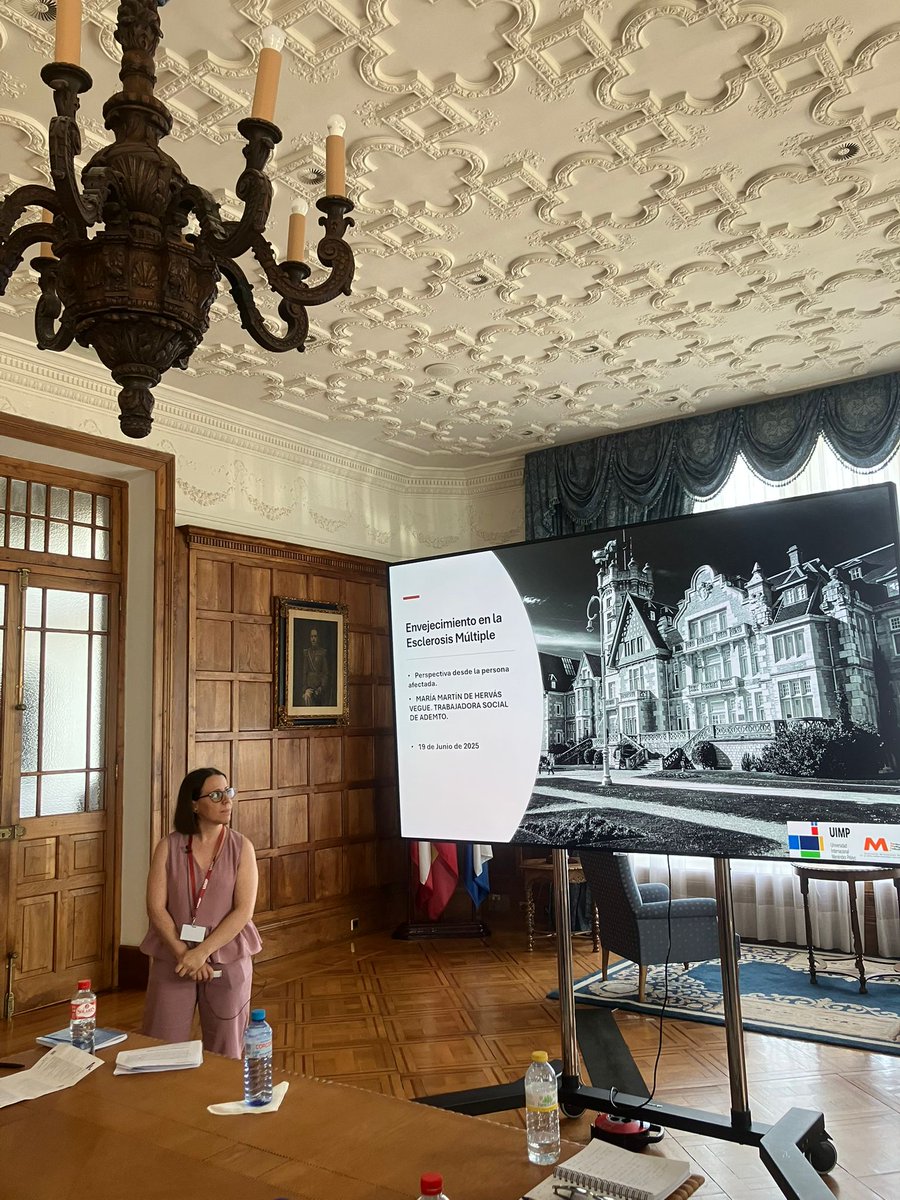 Terminamos la mañana hablando del envejecimiento desde el punto de vista de la persona afectada de esclerosis múltiple y su familia. Para ello nos imparte una comunicación María Martín de Hervás, Trabajadora Social de <a href="/ademto_org/">ADEMTO</a> 
<a href="/UIMP/">UIMP</a>
