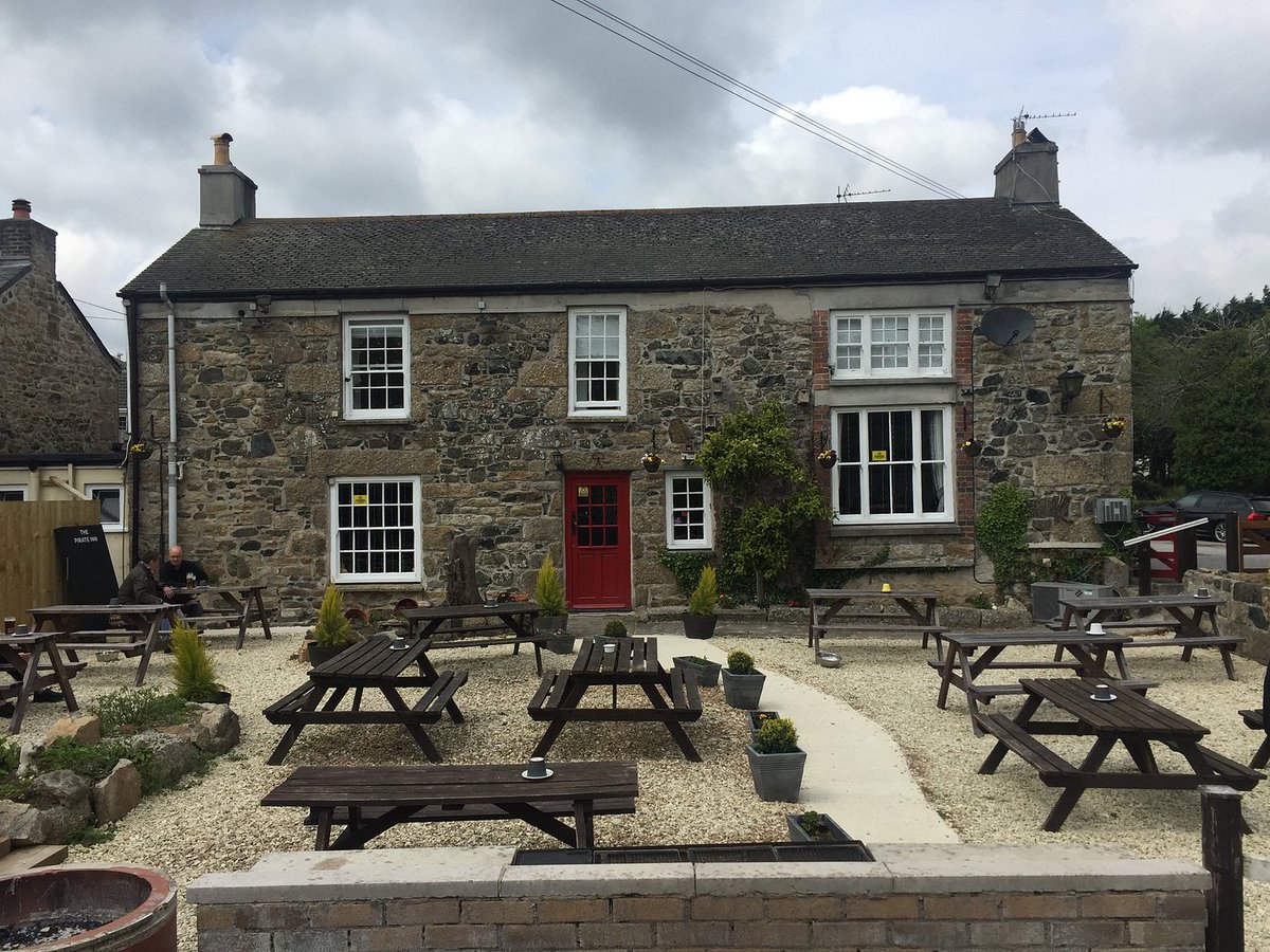GBbooze's tweet image. The Pirate Inn, Alverton Road, #Penzance 🍻
A typical example of a two-bar #Cornish country pub, in an old granite building dating back to 1624 and converted from a farmhouse in the 1950s as the land was developed on the edge of town.