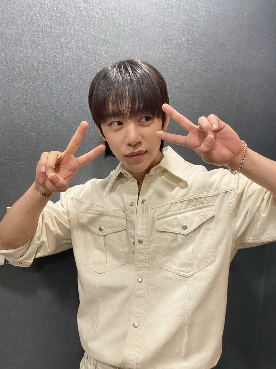 maenter1234's tweet photo. [📸]
2025.06.19
@ Mnet #엠카운트다운

대현이님이 라이브를 왜이리 잘해요
오늘도 따뜻하게 Stay 무대 완료✔️

#정대현 #JUNGDAEHYUN
#郑大贤 #チョンデヒョン
#Stay https://t.co/J7Jcx3IWv9