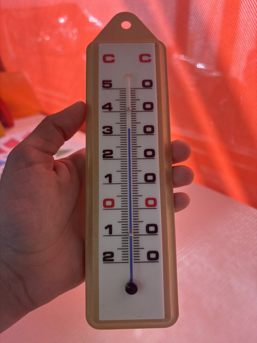 LauraOLele's tweet photo. Hola @educaciocat a les 10 del matí a l'edifici d'infantil estàvem a 33 graus. Això és maltractament. Ja portem dies així. Invertiu en el que realment necessitem no en el que us interessa a vosaltres. 
@USTECSTEs https://t.co/Ccx3CWm8ns