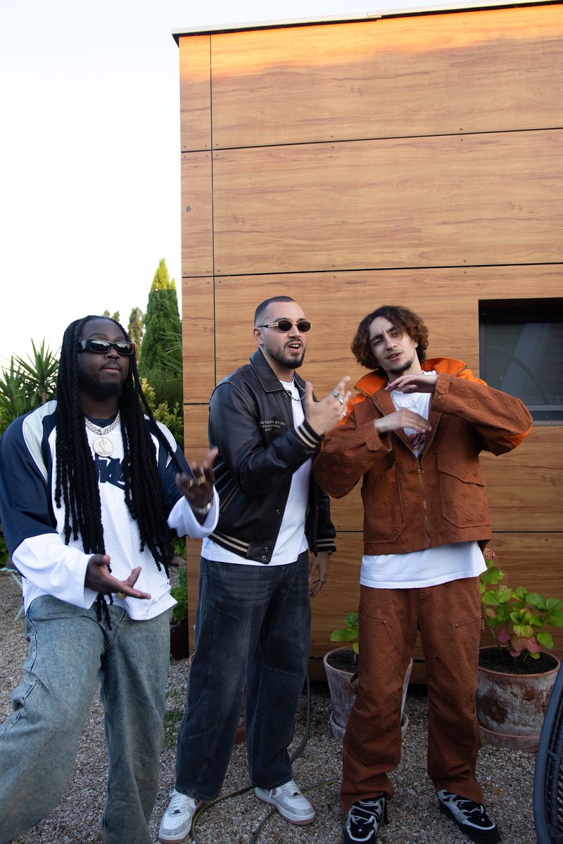 OFIVETV's tweet image. #BTS Notre shooting photo Behind the Scenes sur le tournage du clip “HAUT LEVEL” de @Shaz_producer @jungeli_ @lossamrshy @JAHYANAIKING
📸 @MalcolmKata for OFIVE TV
Toutes les photos -> ofive.tv/2025/06/19/beh…