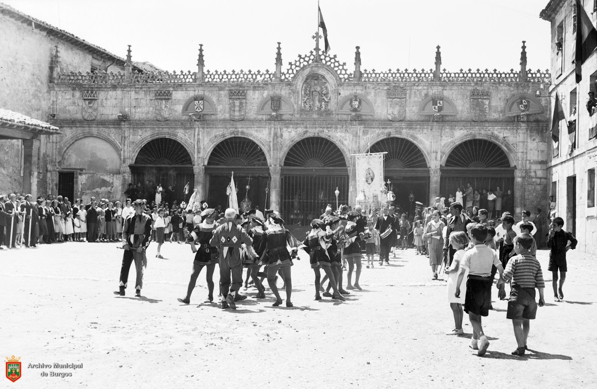 Mañana los burgaleses y visitantes celebraremos la fiesta del Curpillos, que está considerada como interés turístico regional.
archivo.aytoburgos.es/ms-opac//perma…
archivo.aytoburgos.es/ms-opac//perma…