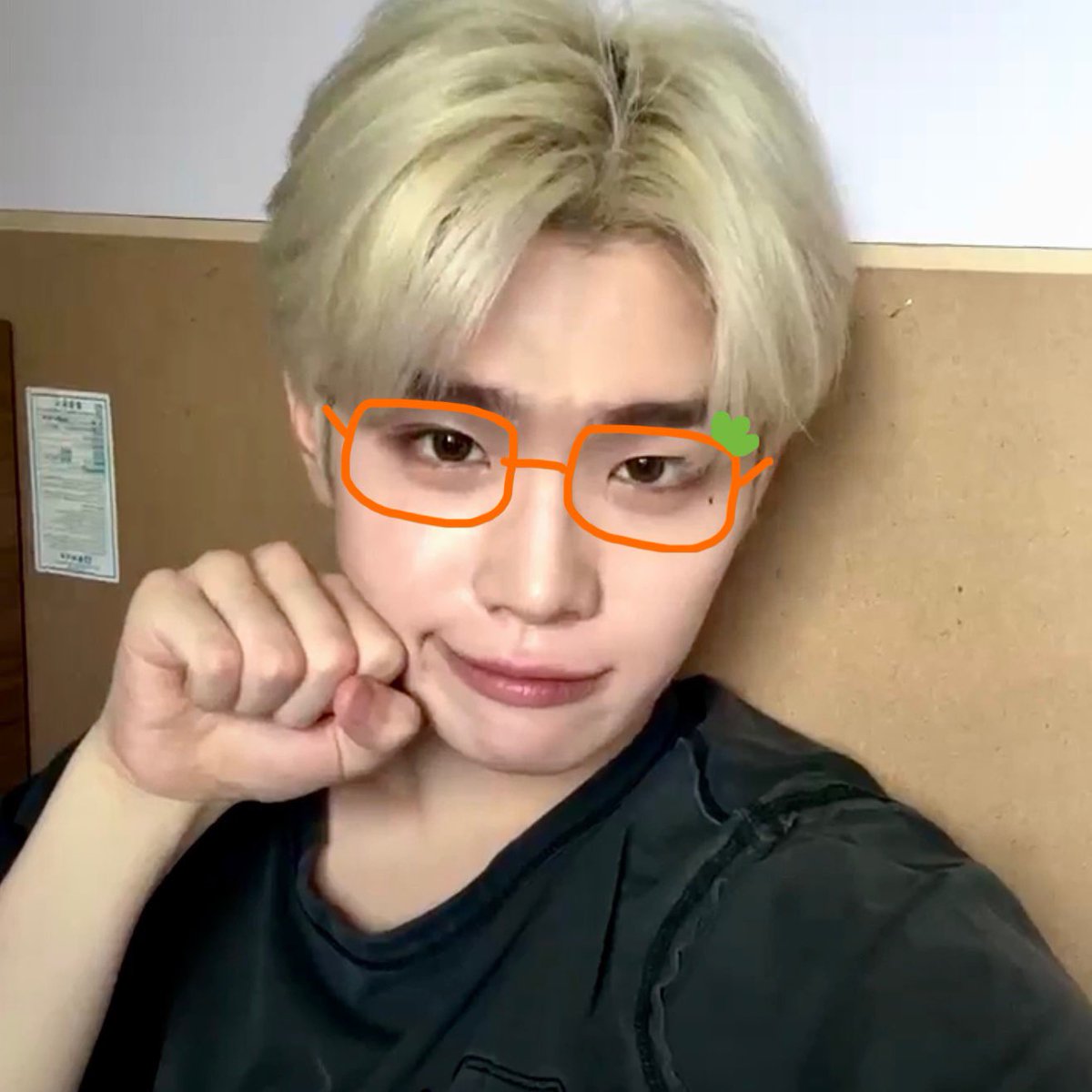 주황색당근안경