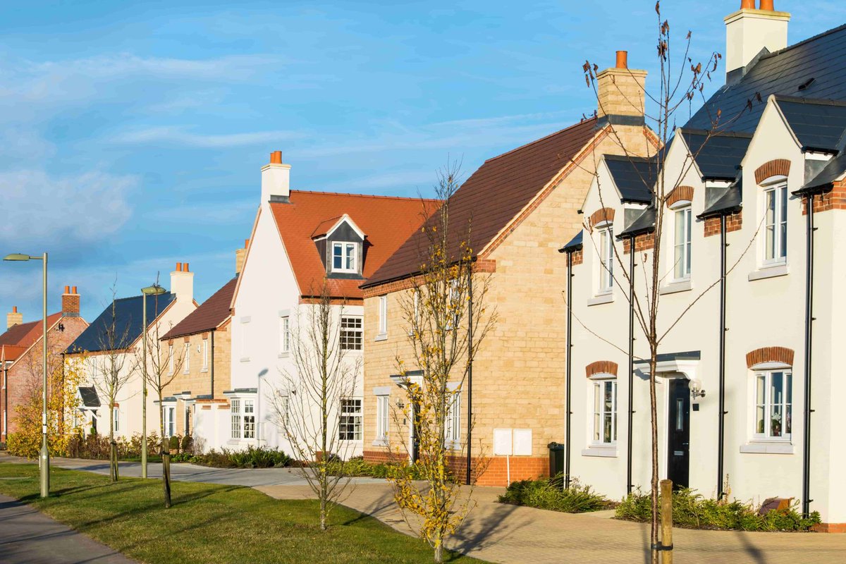 Fallen in love with a house, only to lose out at the last minute? You’re not alone, and that’s where a lock-out agreement can help. This is one way to reduce stress and focus on the finish line.

👉 bit.ly/45La88d

#lockoutagreement #homebuying <a href="/PropertymarkUK/">Propertymark</a>