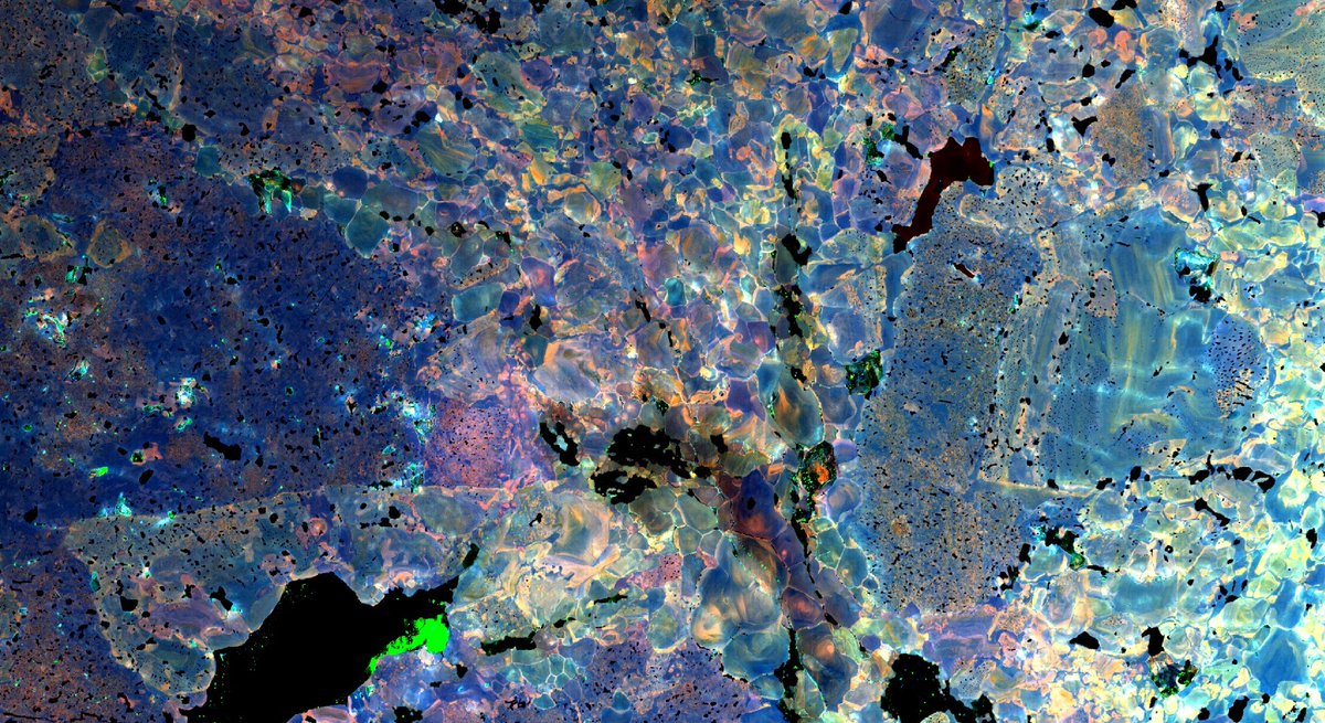 #ThinSectionThursday cathodoluminescence of fluorapatite and REE mineralisation from Nolans Bore, Australia.

Other than being spectacular eye candy, this is very informative and tells quite a lot about the ore. Yay science!

Image taken at <a href="/CSIRO/">CSIRO</a> Microbeam Lab.