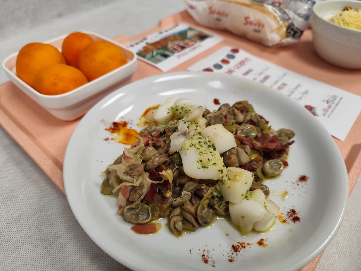 👩‍🍳🧑‍🍳
Un menú de #Feria #Corpus para nuestros pacientes y profesionales de guardia.
Gracias al equipo de Alimentación Hospitalaria por tanto mimo y cariño puesto en la preparación de estos ricos platos.