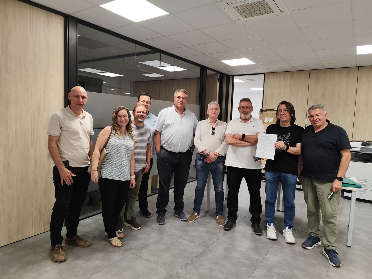 Hoy se ha #Firmado el IX Convenio Colectivo del Taxi, junto con <a href="/CCOO/">COMISIONES OBRERAS</a> y <a href="/UGT_Comunica/">UGT</a> , se mejoran las condiciones de los #Trabajadores del #Taxi y aporta #Seguridad Jurídica a las #Empresas del #Sector.