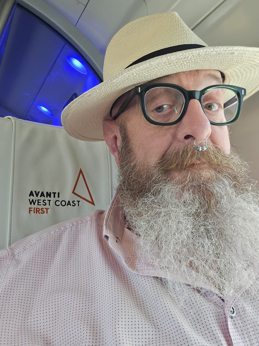 Milf Mayhem is on its way to the SNAP awards. If you see <a href="/BeardyJell/">BeardyJell</a> go and say hi. 

He can’t wait to say hi to all his friends in industry. It’s going to be a belter. 🍻