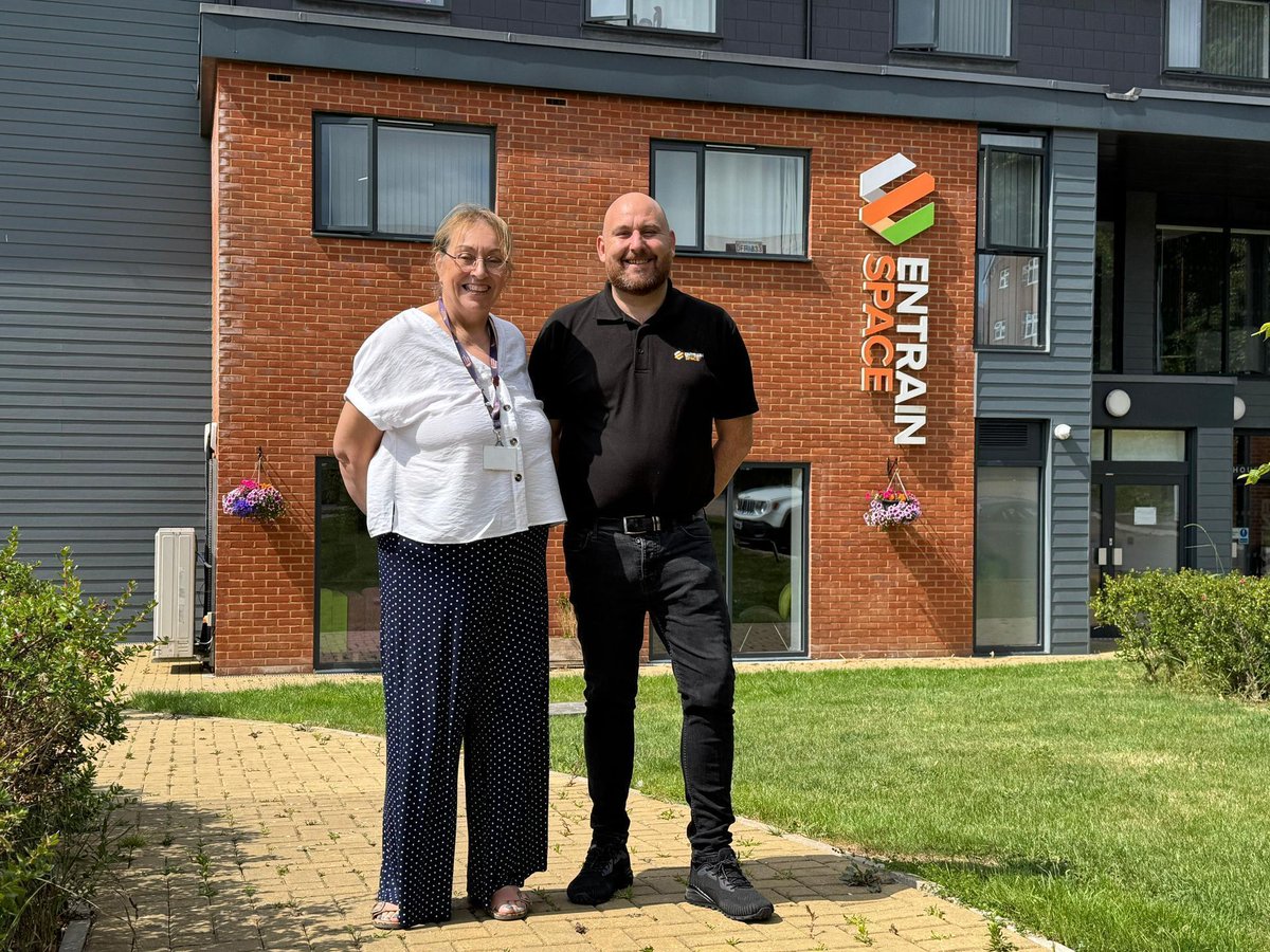 EntrainSpace's tweet image. Lovely to meet Andrea from Warm and Safe Wiltshire, a service provided by @wiltscouncil. Andrea is taking over from Andy, who we thank for all the great energy-saving workshops and support he came and provided for #veterans living at Entrain Space. We look forward to working with…
