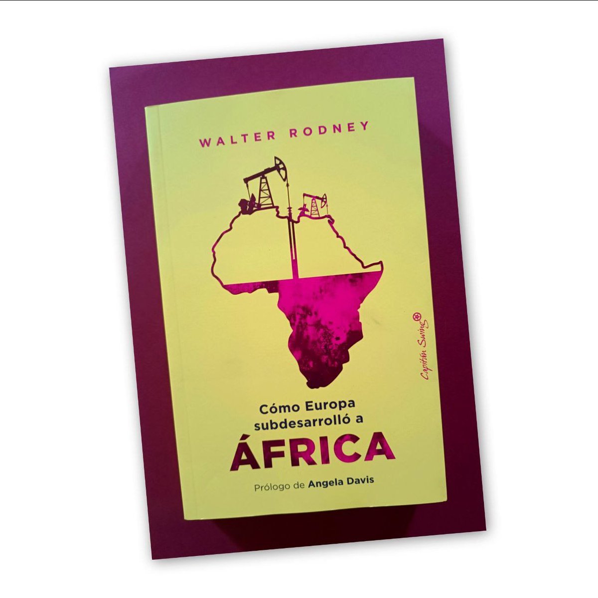 🟡 NOVEDAD 🟡

Uno de los libros sobre el desarrollo africano y la teoría poscolonial más aclamados del siglo XX y una lectura imprescindible para comprender la multiplicación de la desigualdad global en la actualidad.

Cómo Europa subdesarrolló a África, de Walter Rodney.
