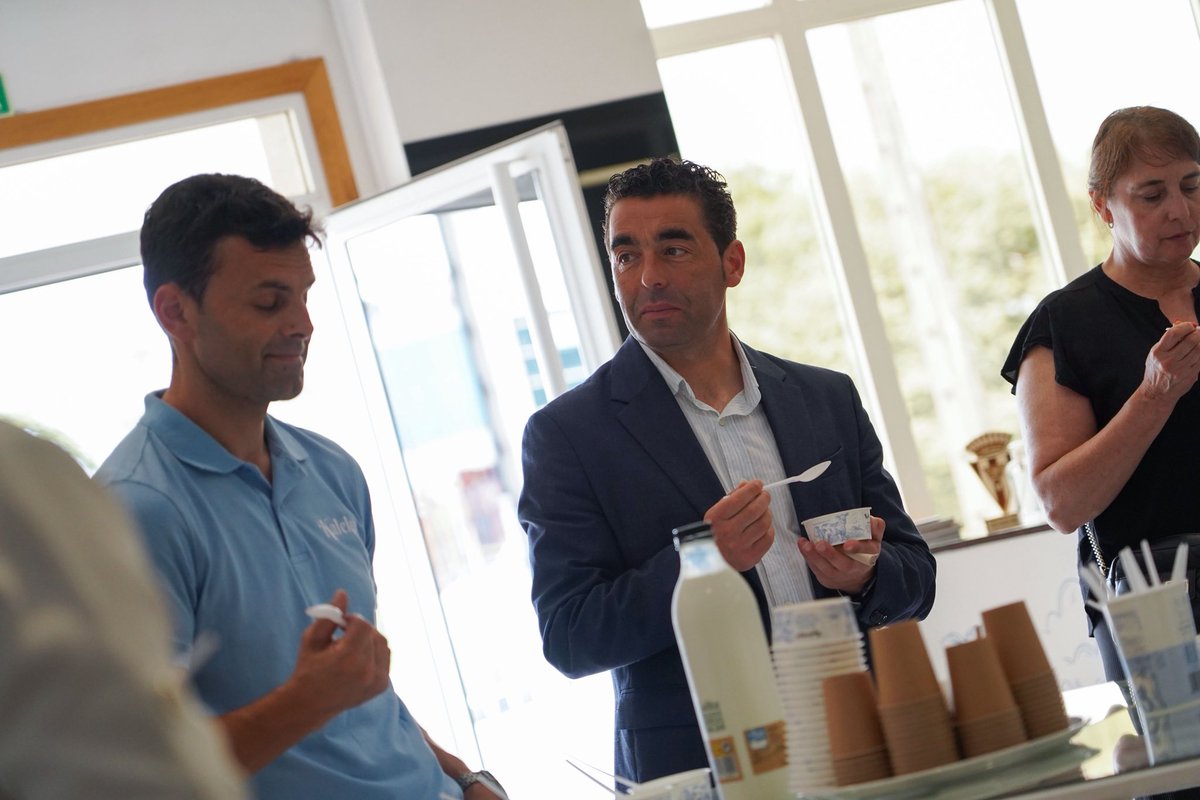 Luis López Lugués (@luislopezlugues) on Twitter photo Como fillo de gandeiros, aprecio moitísimo o mérito de Álex e Susana para erguer Kalekoi: un exemplo de innovación no rural. 🐄🥛
Nada mellor que a súa planta en Lalín para presentar o primeiro informe do Observarorio de Competitividade #ProvinciaExtraordinaria da <a href="/depo_es/">Deputación Pontevedra</a> Como fillo de gandeiros, aprecio moitísimo o mérito de Álex e Susana para erguer Kalekoi: un exemplo de innovación no rural. 🐄🥛
Nada mellor que a súa planta en Lalín para presentar o primeiro informe do Observarorio de Competitividade #ProvinciaExtraordinaria da <a href="/depo_es/">Deputación Pontevedra</a>