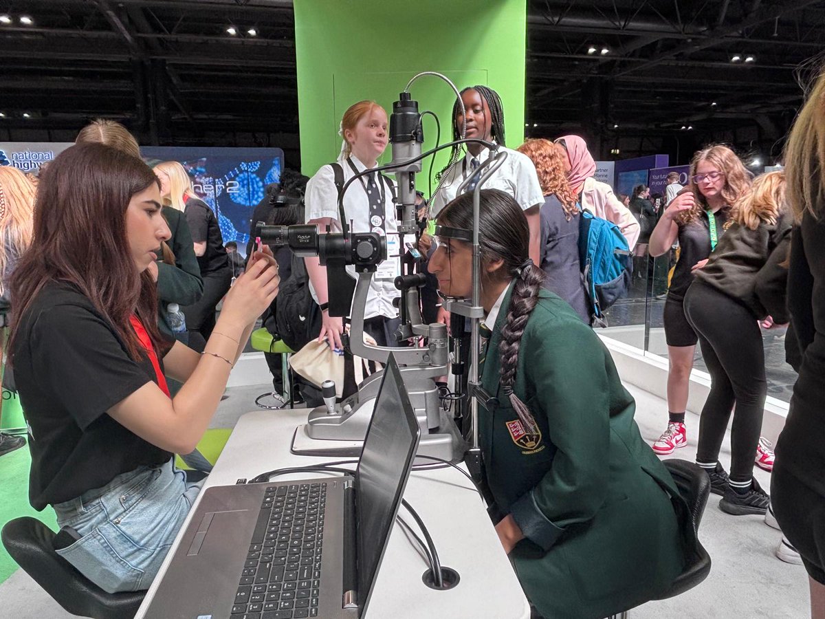 BigBangUKSTEM's tweet image. See, hear, listen up!
Students are getting hands-on and learning problem solving skills at @SpecsaversLife at The #BigBangFair!