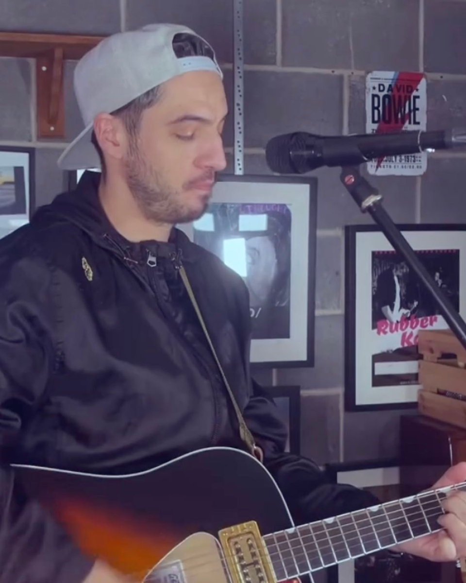 🎶 TAPROOM LIVE MUSIC 🎶  This Saturday from 6.30pm Lee Bailey will be playing your favourite classics on acoustic guitar 🎸 PLUS we'll have burgers from Burgerhaus all weekend! 🎉