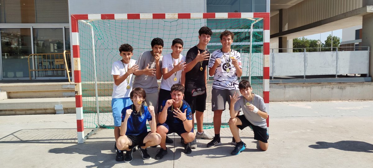 L’activitat Patis Actius ha celebrat amb èxit el seu Torneig de Futbol Sala, que ha comptat amb una gran participació i un ambient esportiu excepcional durant els esbarjos.

Els equips guanyadors han sigut:

🥇 Primers: Ultimate
🥈 Segons: Los Pastores
🥉 Tercers: Marioneta