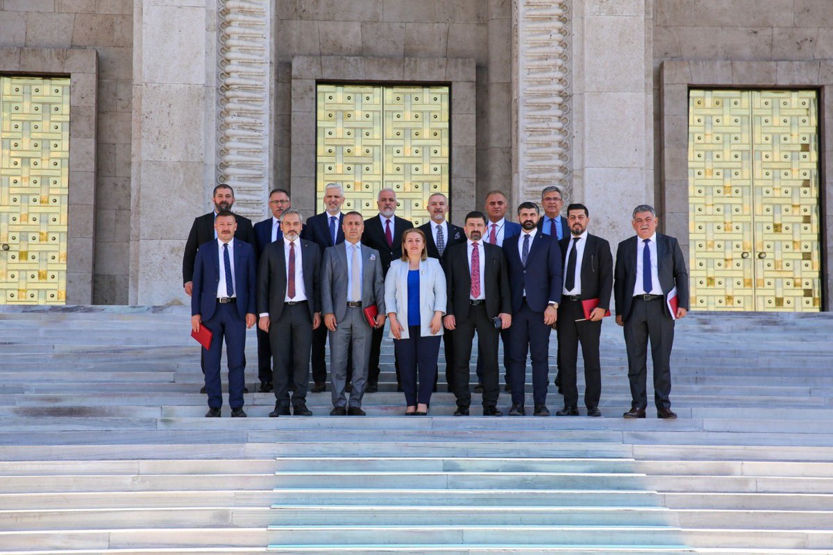 Bölge Baroları olarak toplumsal barışın inşası ve Kürt meselesinin demokratik yöntemlerle Türkiye Büyük Millet Meclisi’nin demokratik meşruiyeti sağlayacak kurucu rolüyle çözüme kavuşturulması gerektiği yaklaşımıyla barış sürecinin pozitif boyutunun inşası ve çözümün kalıcı,