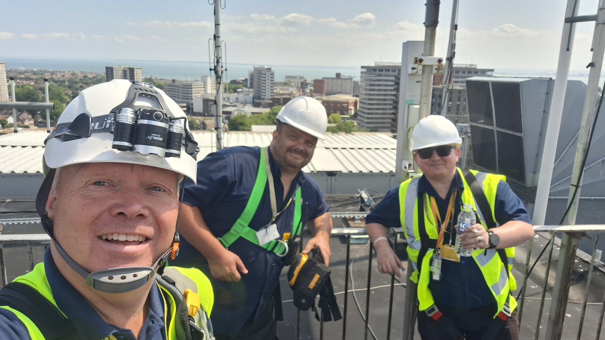 Essex RAYNET Engineering Team were once again out yesterday replacing the antennas on the Southend Cascade Repeater and the Southend Digipeater. The old X50N were replaced with new antennas and moved to new poles for greater separation essexraynet.co.uk <a href="/RAYNET_UK/">RAYNET_UK</a> <a href="/theRSGB/">RSGB</a>