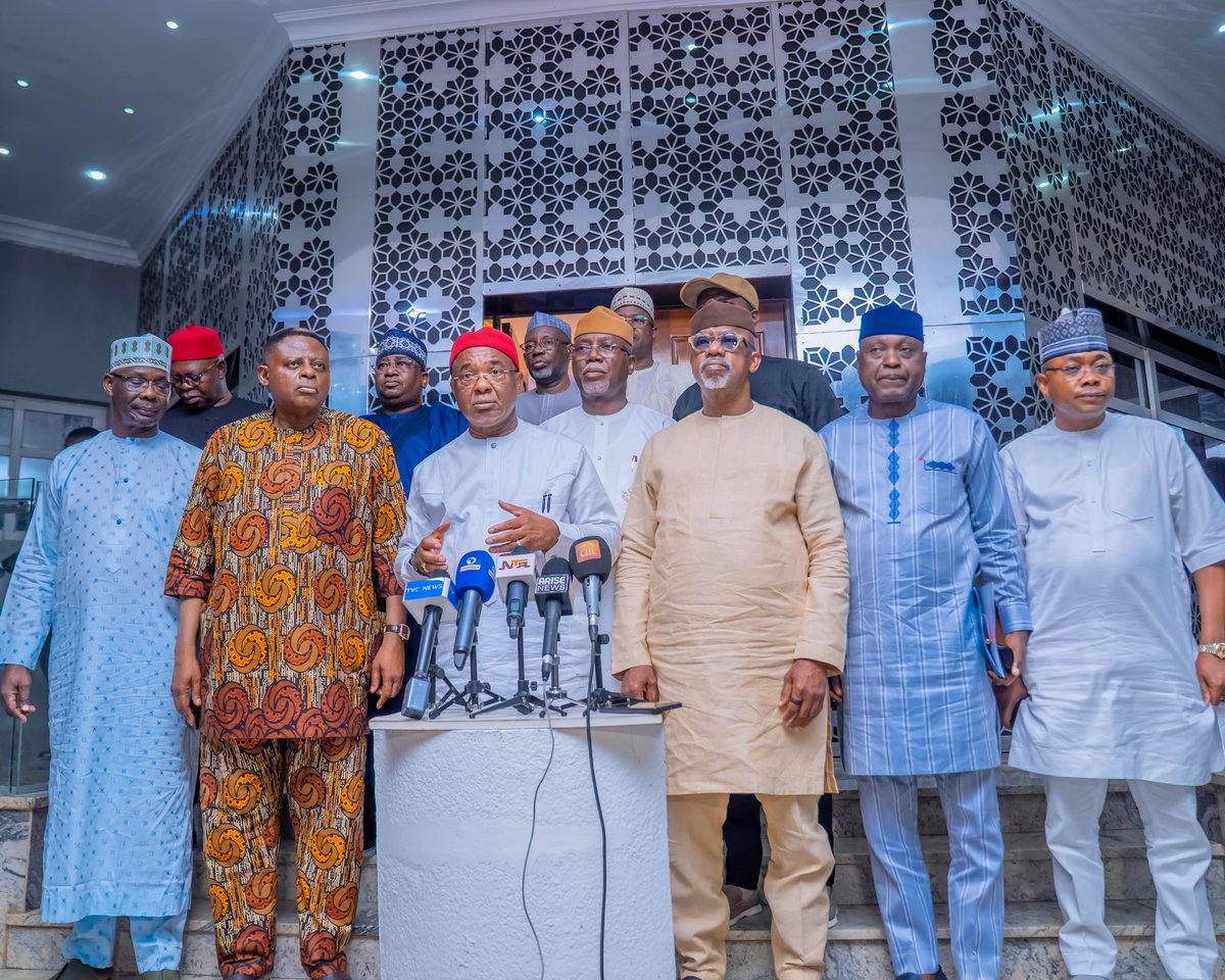 Hope_Uzodimma1's tweet image. On the critical issue of national security, the Progressive Governors' Forum (PGF) and the Nigeria Governors' Forum (NGF) have jointly resolved to support President Bola Ahmed Tinubu’s model aimed at empowering States and communities to address persistent security challenges.…