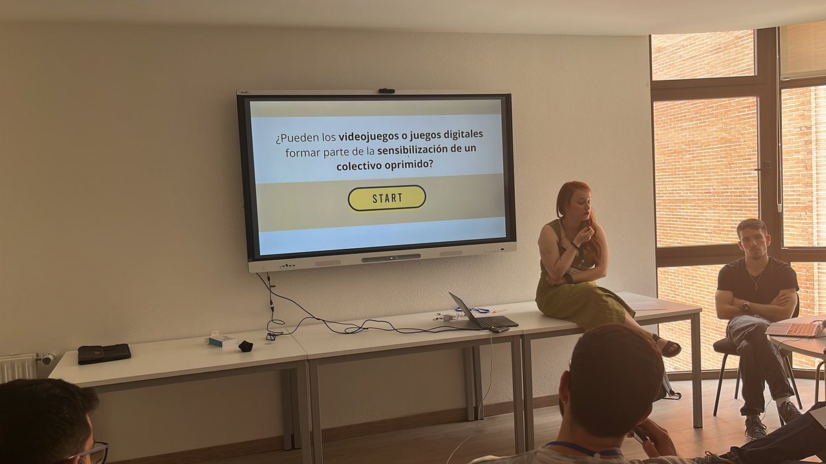 J_VilasisPamos's tweet photo. @jorgeoceja @PaulaRgzRivera y @manzaleon presentan “A normal lost phone. Aprendizaje basado en juegos para la sensibilización del colectivo LGTBI” #PLAYCOMP https://t.co/60oicAK6V4