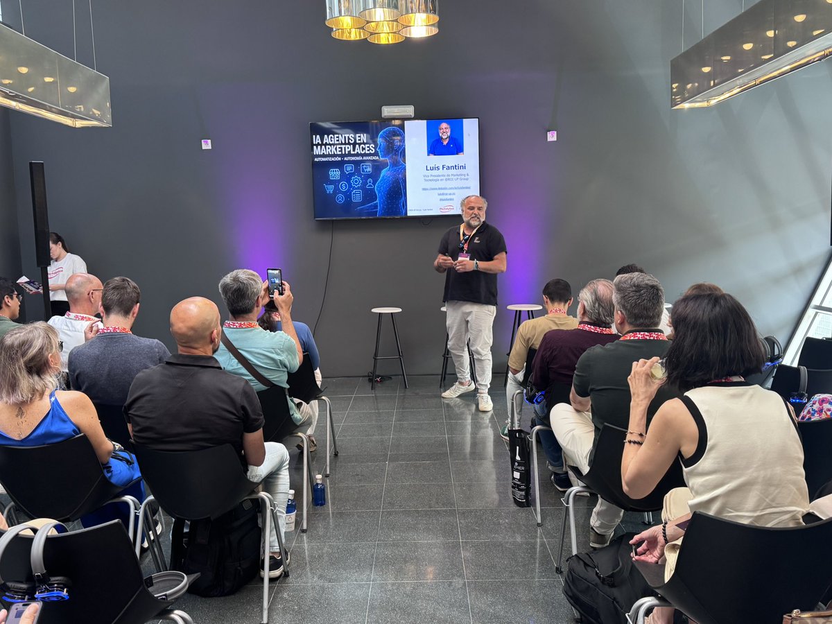 Ecommerce News (@ecommerce_es) on Twitter photo 🗣️ Turno para Luis Alberto Fantini Bascuñan, de <a href="/RoiupES/">ROI UP Group</a>
🤖 Nos habla sobre IA Agents en marketplaces: de la automatización a la autonomía total. 🗣️ Turno para Luis Alberto Fantini Bascuñan, de <a href="/RoiupES/">ROI UP Group</a>
🤖 Nos habla sobre IA Agents en marketplaces: de la automatización a la autonomía total.