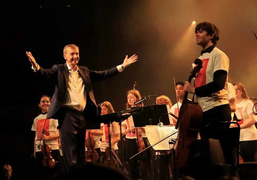 Former student and one-time Housemaster Nick Robinson has been awarded an OBE in The King’s Birthday Honours List 2025, recognising his exceptional service to disadvantaged young people, charitable fundraising and music: tinyurl.com/yvacr2nf
#kingcharles #OBE #honours #music