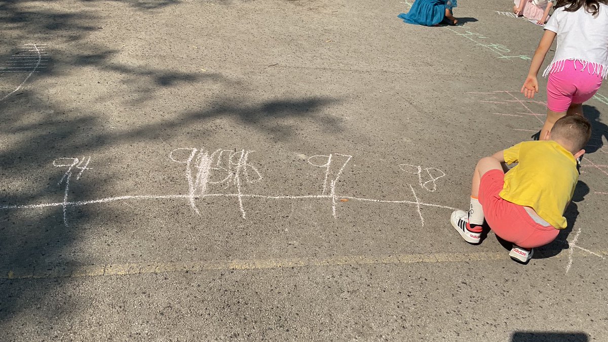 ☀️Y1 made the most of the sunshine today by chalking numbers 50 to 100 on a number line. 🧮