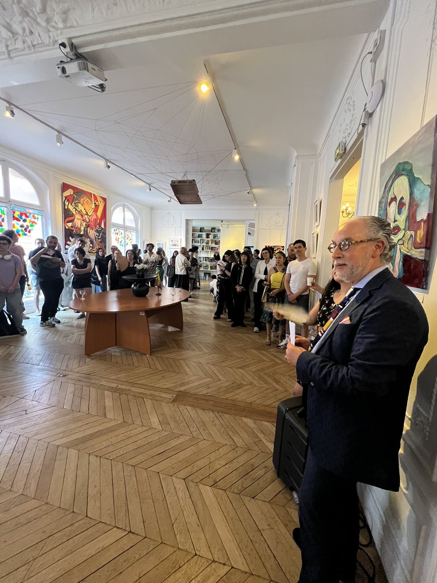 Embajada de Colombia en Francia (@embcolfrancia) on Twitter photo el Embajador @Alfonso_Prada acompañó a <a href="/ColombiaNosUne/">Colombia Nos Une</a> y al Cónsul Rodrigo Pinzón en la exposición "Colombia libre de transfobia", que se realiza en el @consuladocolparis, muestra artística que visibiliza la lucha y resiliencia de la comunidad LGBTQIA+ en 🇨🇴🏳️🌈 el Embajador @Alfonso_Prada acompañó a <a href="/ColombiaNosUne/">Colombia Nos Une</a> y al Cónsul Rodrigo Pinzón en la exposición "Colombia libre de transfobia", que se realiza en el @consuladocolparis, muestra artística que visibiliza la lucha y resiliencia de la comunidad LGBTQIA+ en 🇨🇴🏳️🌈