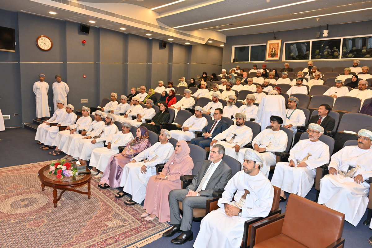 برعاية معالي الأستاذة الدكتورة رحمة بنت إبراهيم المحروقية، وزيرة التعليم العالي والبحث العلمي والابتكار،
نُظّم الملتقى السنوي الأول لتعزيز التكامل بين القطاعين الأكاديمي والصناعي بديوان عام الوزارة.