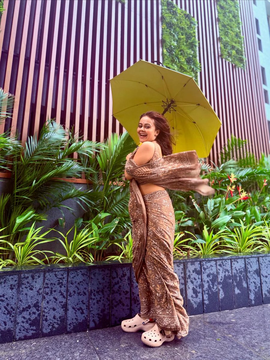 DelhiTimesTweet's tweet image. #DevoleenaBhattacharjee is monsoon-ready!
@Devoleena_23