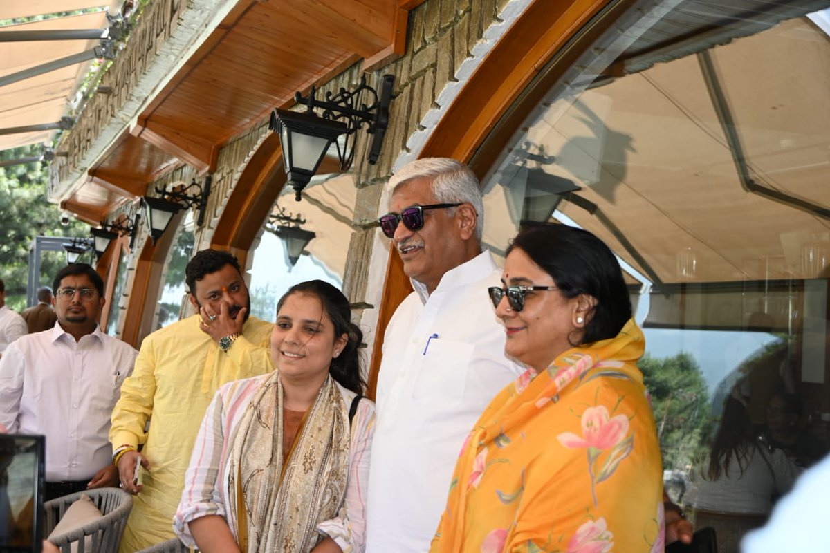 Had a warm lunch at Hotel Heevan in Pahalgam this afternoon. Gave me  great joy to interact with tourists soaking in the valley’s beauty, and to spent time with local hoteliers and hospitality entrepreneurs understanding both their challenges and opportunities. 

The quiet
