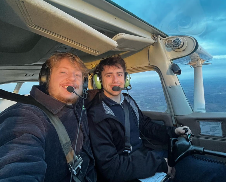 Morgen gaan Pim en Olivier 20 vliegvelden af voor Stichting Hoogvliegers! Doneren kan nog! 

stichtinghoogvliegers.nl/nieuws/2841/vr…