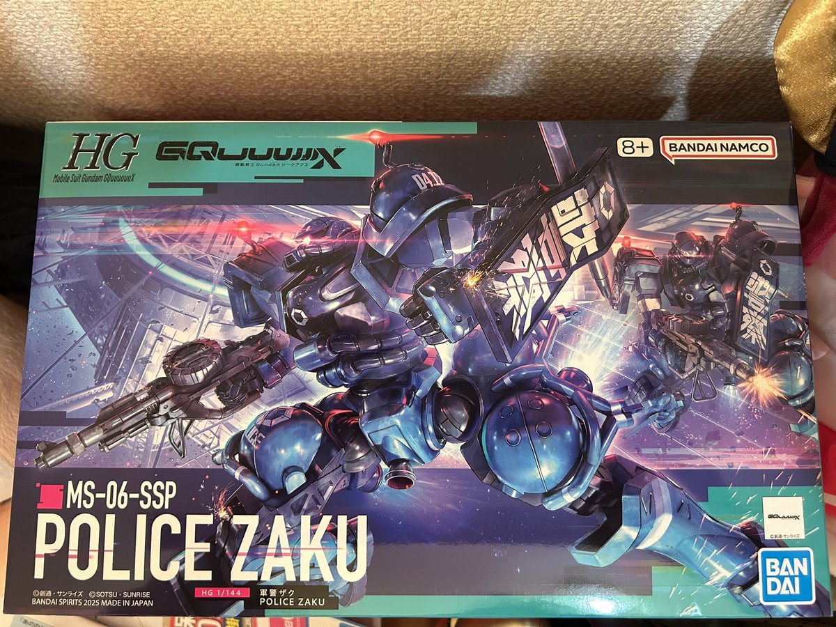 cloverz63's tweet photo. プラ箱アート209
バンダイ『機動戦士ガンダムジークアクス 』より
HG 1/144  軍警ザ��

田舎じゃこれがようやく買える様になったんじゃい！！
来週最終回見てね

　#箱絵　#ガンプラ　#プラモ
#GQuuuuuuuX https://t.co/SRMQHjEkcT