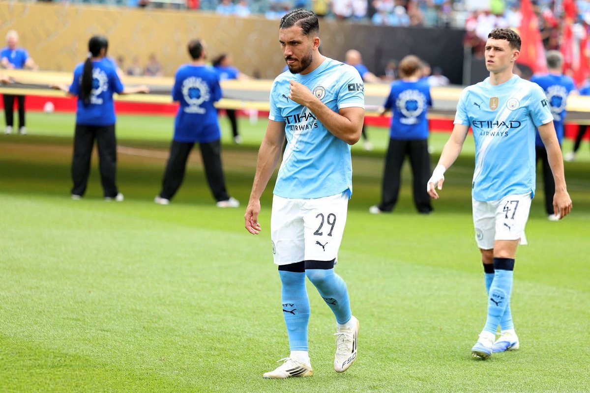 🗣️ PEP GUARDIOLA: 
"Kevin [De Bruyne] is difficult to replace, for the quality, no doubt. But at the same time the club decided on Rayan Cherki because he has incredible skills close to the box, great vision, pass in many things. It was just a first game with tough, tough