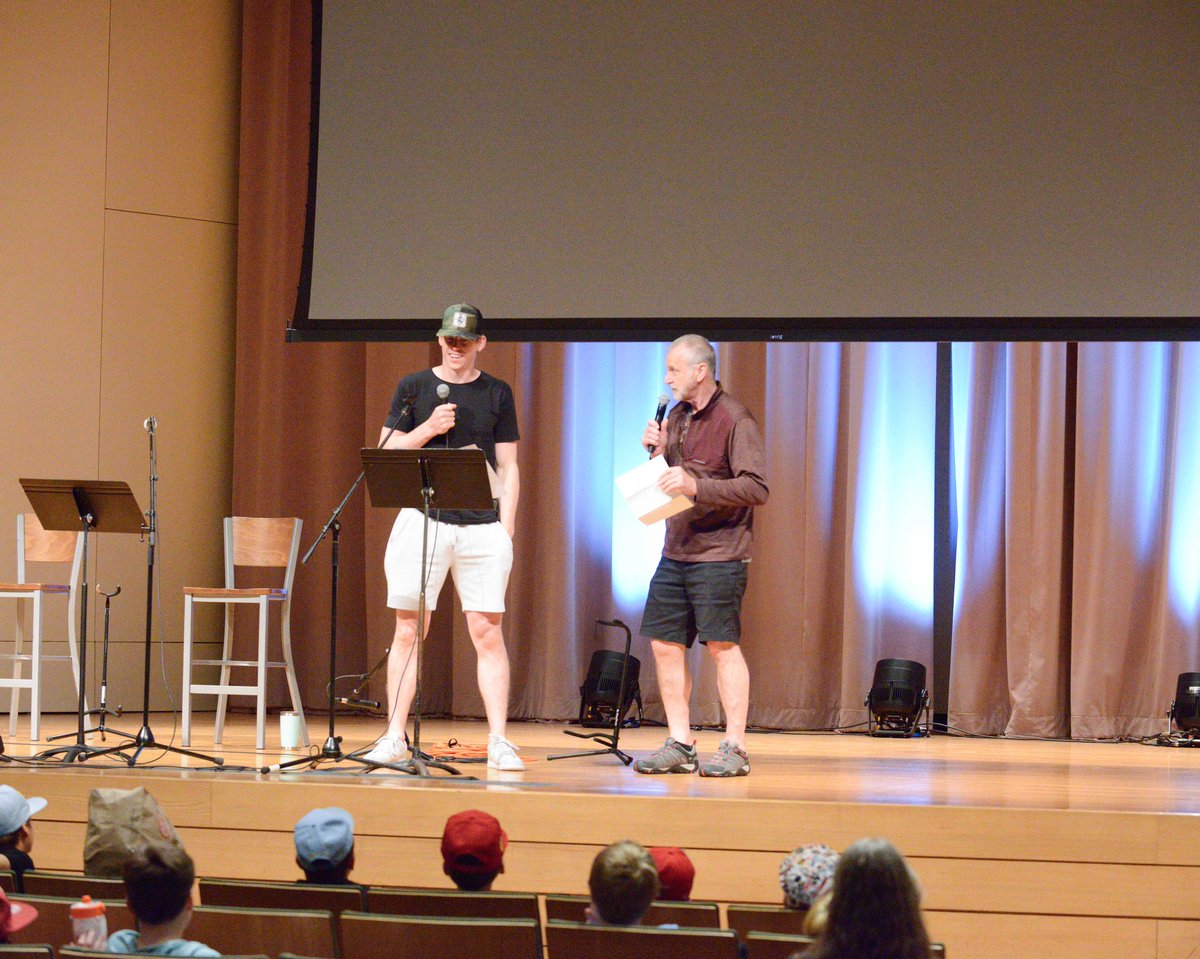 _HMI_'s tweet image. We're very blessed to have so many current and former NHL pros volunteer their time with our campers! This week, Chicago Blackhawks' Connor Murphy joined our Chicago camp — sharing his faith, teaching on-ice sessions, and making time to chat with every camper and autographs!