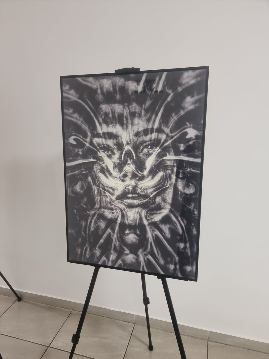 Most people think joy looks like fireworks.
I think it looks like breathing when you forgot how.
👇