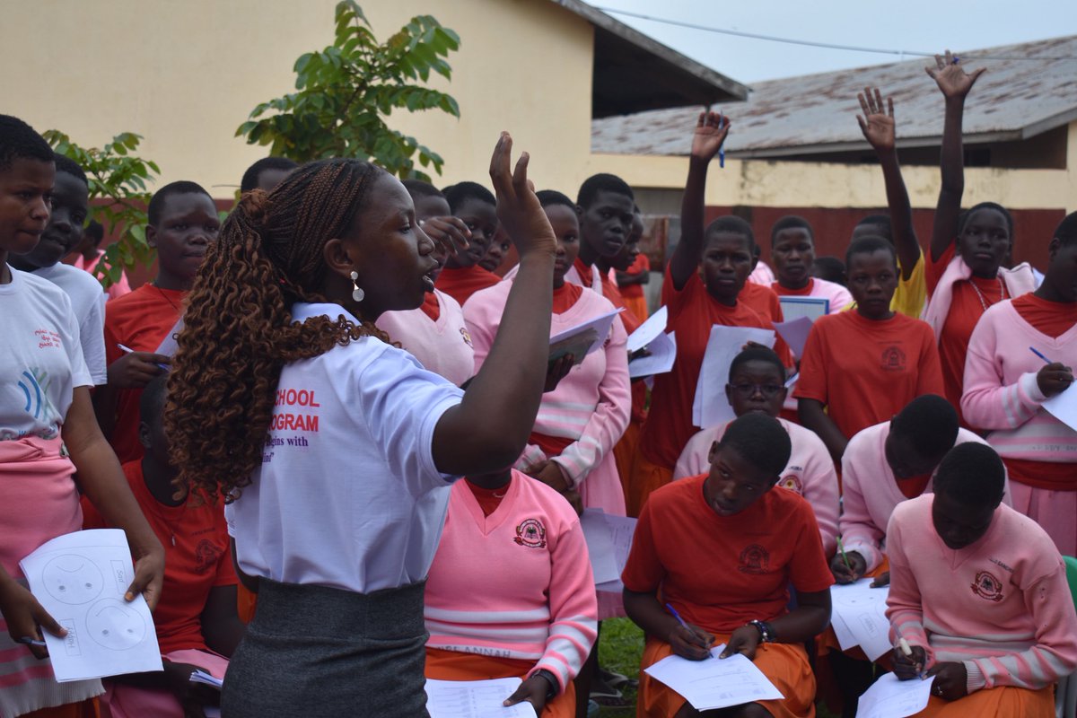 educ_ForAll's tweet image. The DAF team is holding 1-on-1 mental health mentorship sessions in schools—safe, private, and student-centered.
We’re helping students open up, heal, and build resilience—one conversation at a time. #EducationForAll @UNICEFUganda @Educ_SportsUg @SDGaction