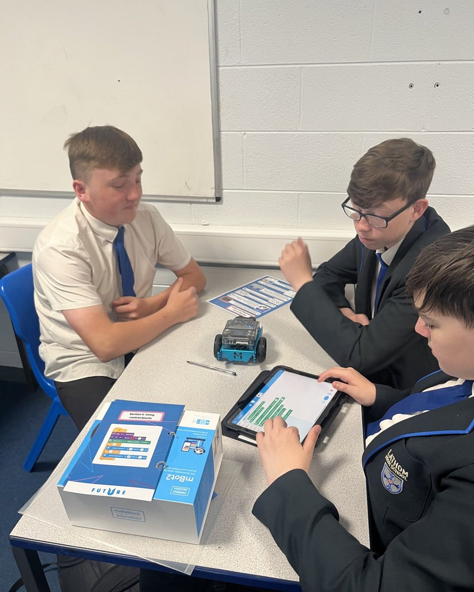 Year 9 have had a busy week with another careers focused lesson delivered by FutureU. The lesson was an introduction to coding, which included some exciting practical work with students discovering how to programme a robot, making it move, light up and speak!
#FUTUREU #LHS #PROUD