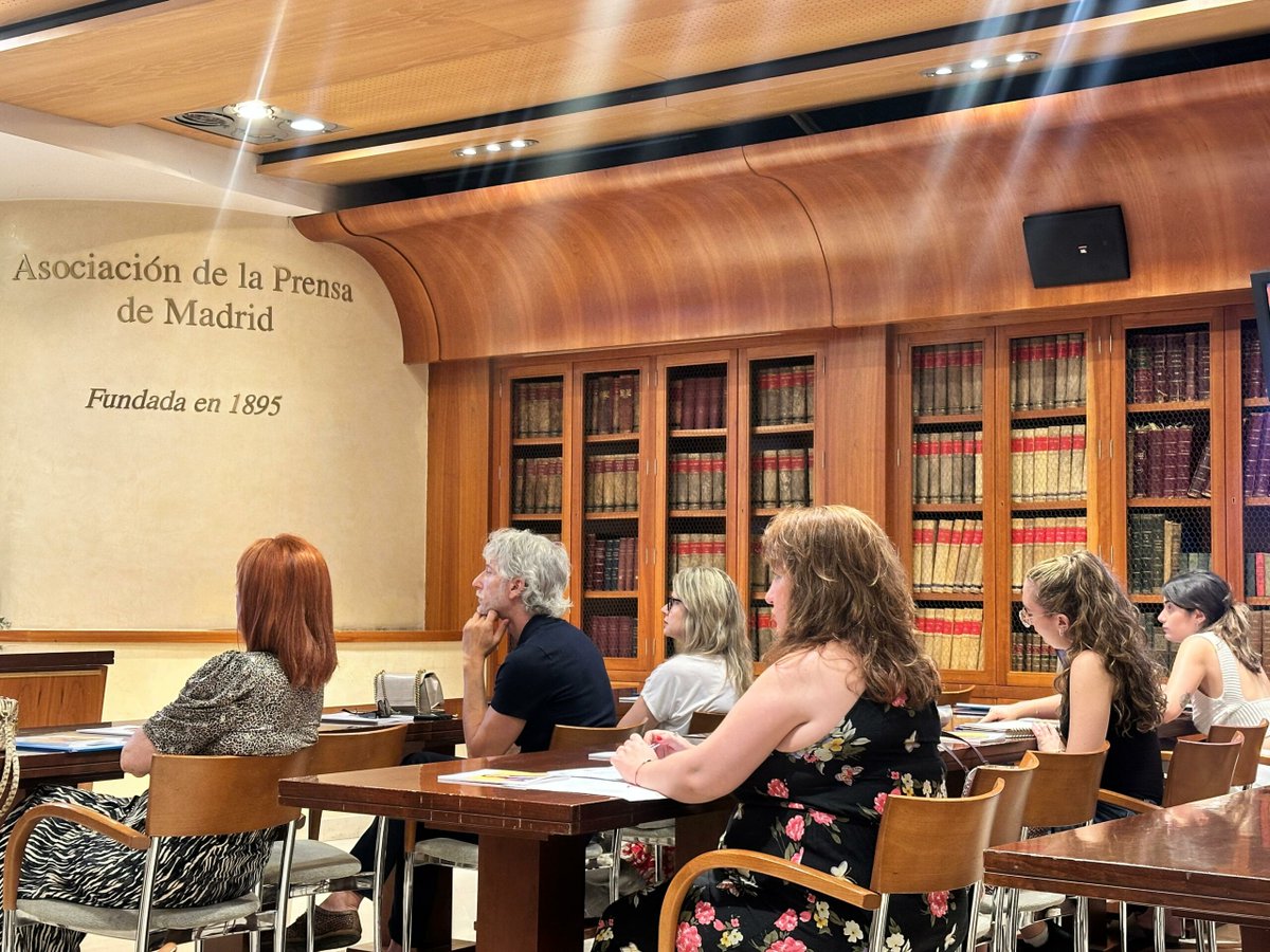 ✍️ Lee aquí la crónica:

▶️ Celebrada en la APM la presentación del informe 'La infancia vulnerable en los medios de comunicación 2024', de Aldeas Infantiles SOS cutt.ly/6rWFZ1yV

▶️ En el acto intervinieron Pedro Puig, María Giráldez, Arantxa Sanz y una joven que forma